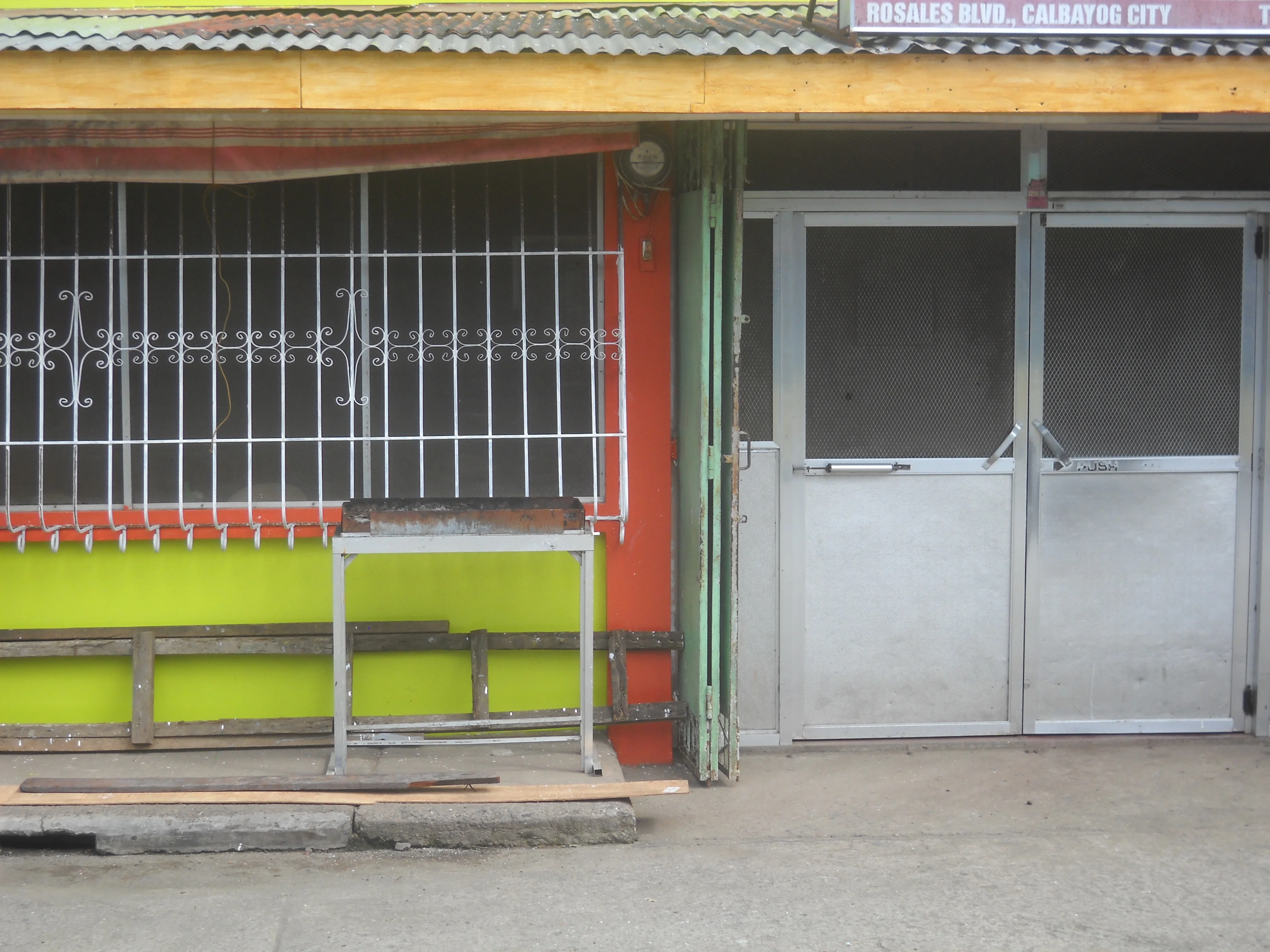 Jondel Snack Inn front door
