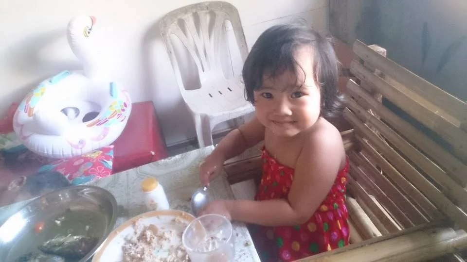 Samanthat having lunch